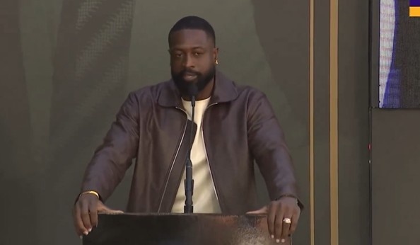 实时开奖-韦德:帕特·莱利彻底改变了我的人生 你的传奇是永恒的!