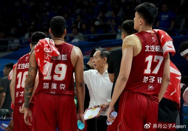 实时开奖-连续7场被弃用！拿600万带薪看球，球迷：中国最成功的打工人|范子铭|许利民|北京队|北京|浙江队_新浪体育_新浪新闻